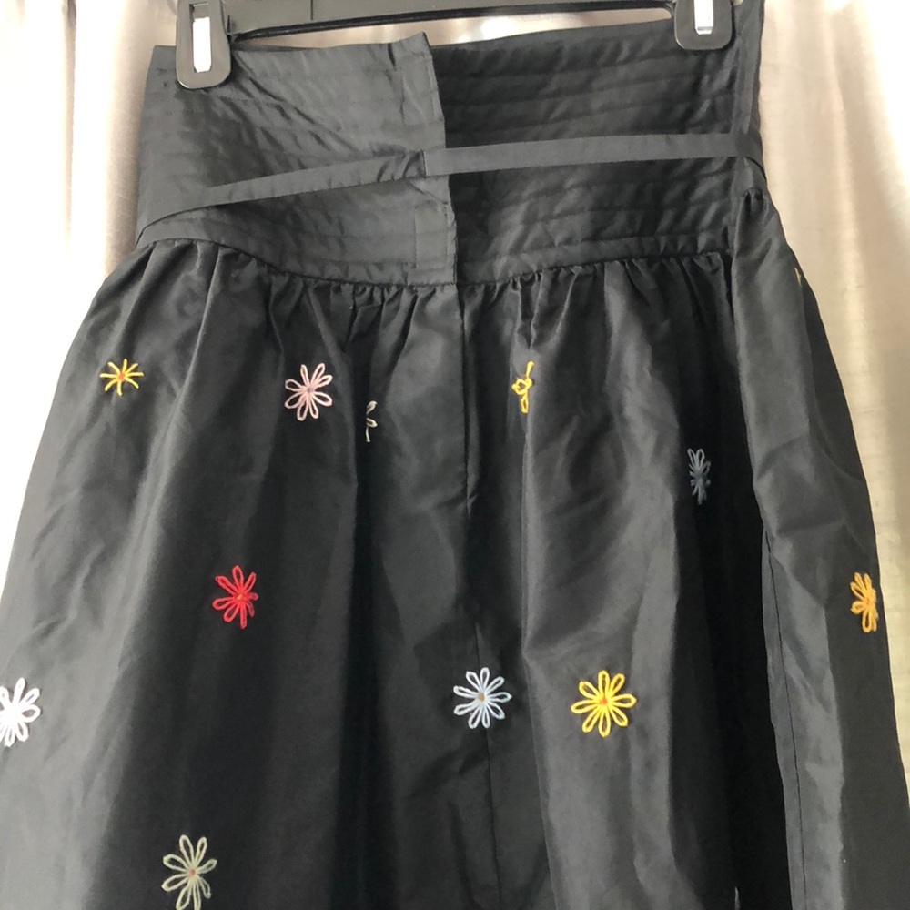 DKNY Fun and unique skirt